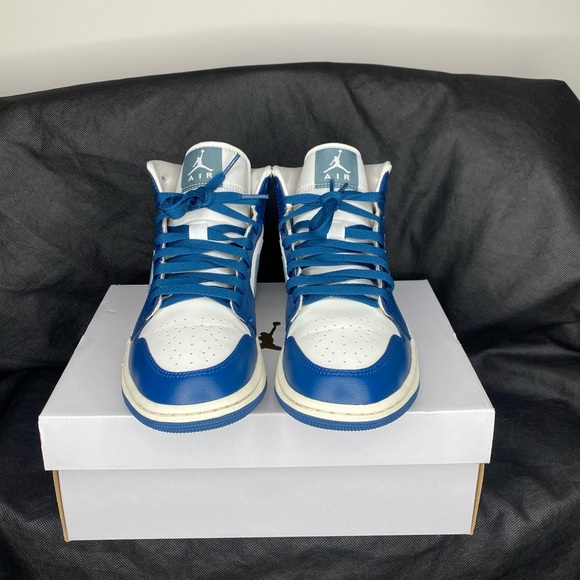 WMNS AIR JORDAN 1 MID - Picture 2 of 10